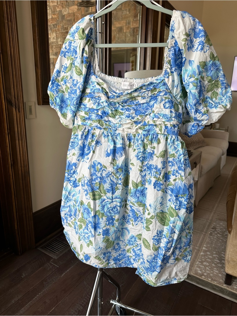 Juliana’s impressive blooms dress-with pockets